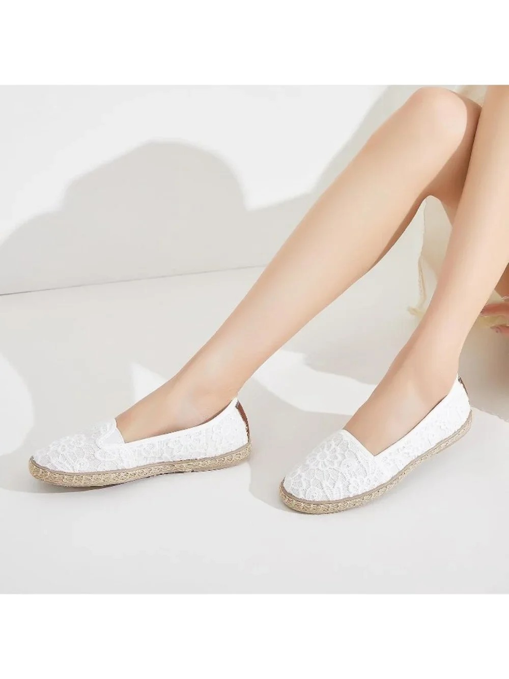 Women's White Rubber Flower Embroidered Comfortable Round Toe Casual Ballet Flat